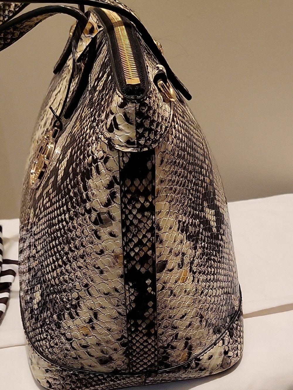 Henri Bendel NWT - Python-Print Tote Bag in Black and Cream - Women's Handbag - Picture 8 of 9